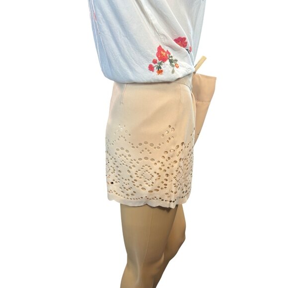 Sabine Beige Scalloped Hem Eyelet Shorts In Nude Size Medium - Picture 5 of 7